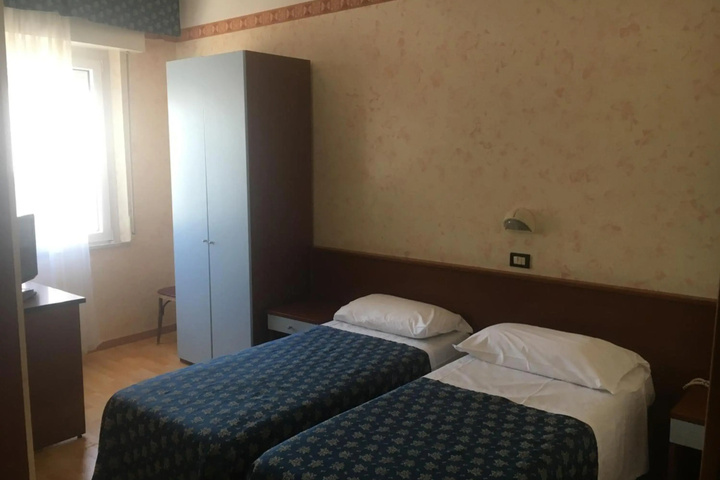 Room 4 of 19