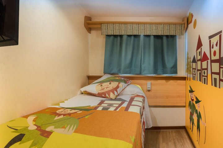 Room 8 of 31
