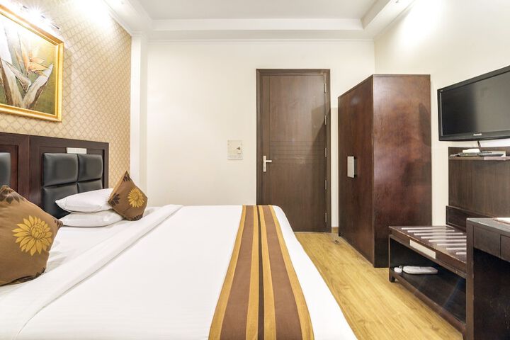 Room 7 of 32