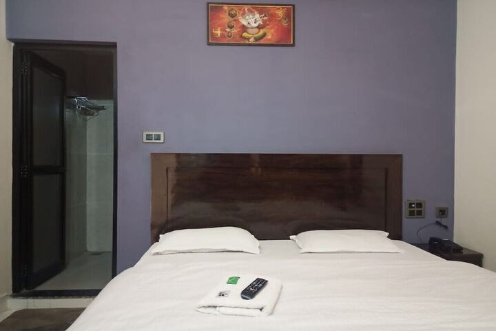 Room 9 of 38