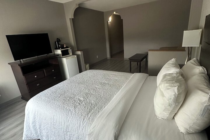 Room 4 of 12