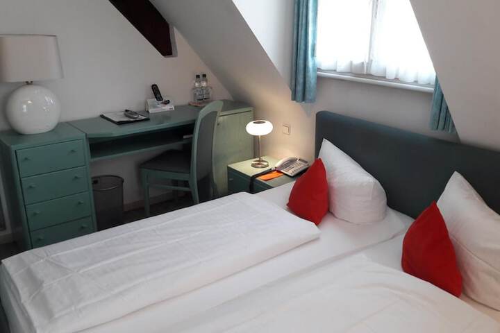 Room 12 of 46