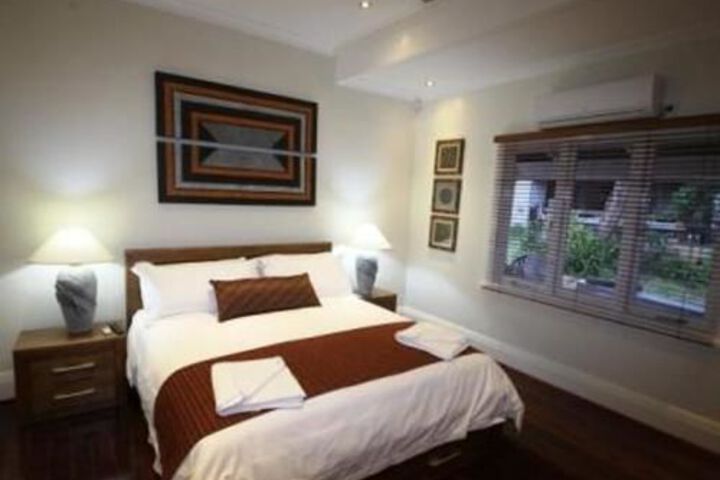 Room 10 of 32