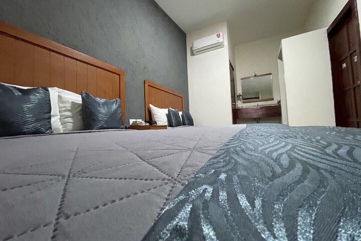 Room 4 of 33
