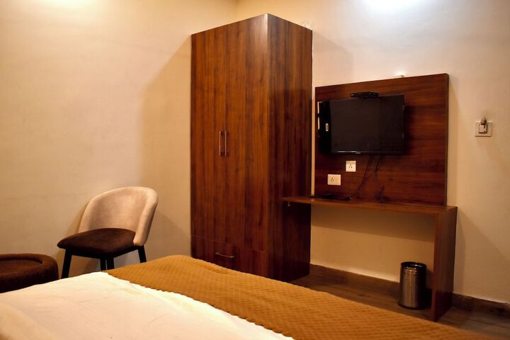 Room 7 of 25
