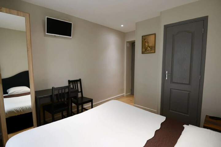 Room 25 of 79