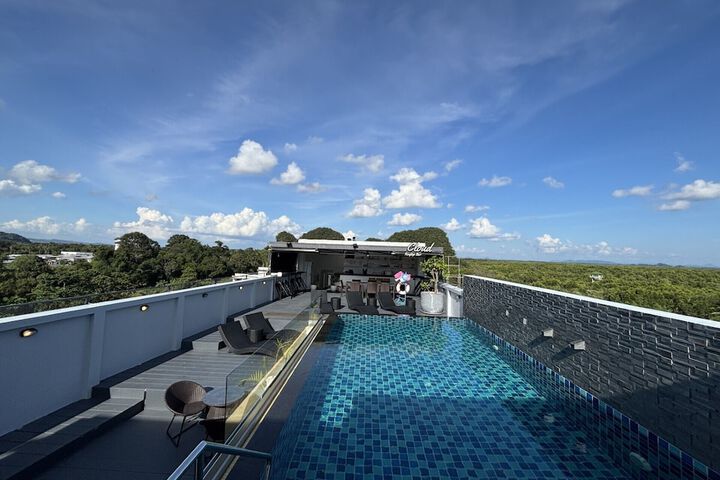Pool 24 of 33