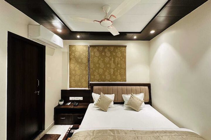 Room 3 of 9