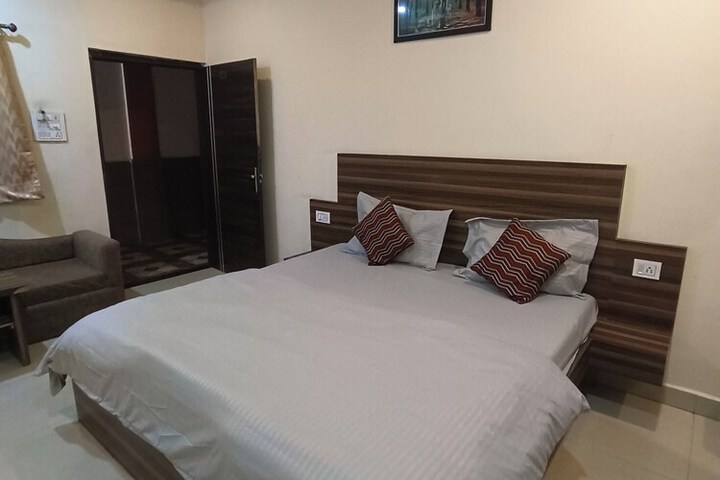 Room 5 of 19
