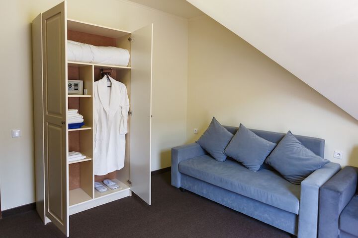 Room 5 of 43