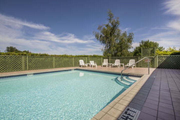 Pool 23 of 25