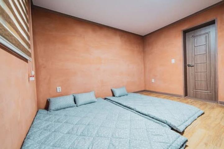 Room 8 of 64