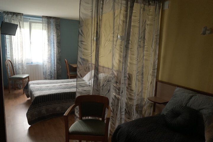 Room 6 of 33