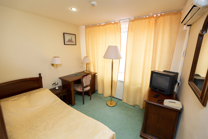 Room 16 of 19