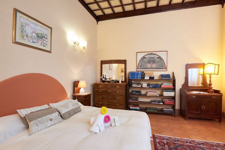 Room 9 of 38