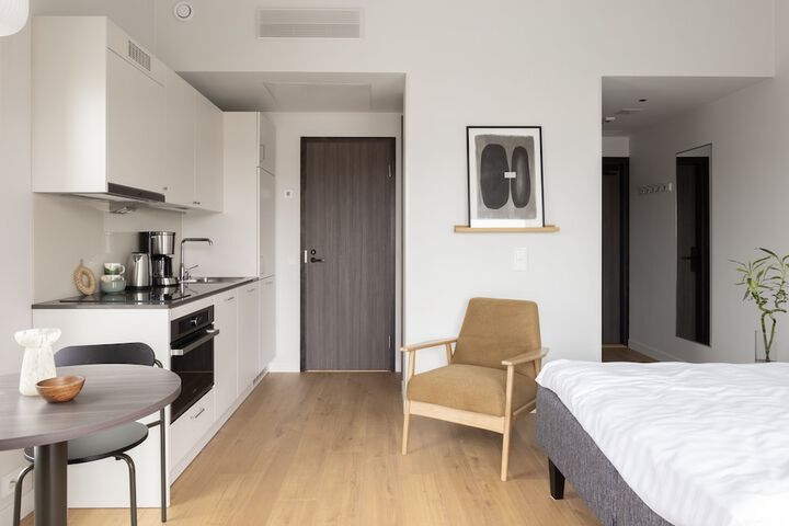 Room 102 of 173