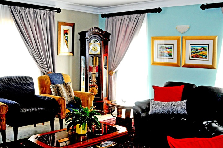 Lounge 92 of 112