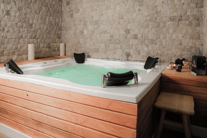 Hot Tub 54 of 104