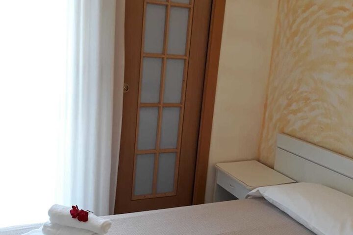 Room 19 of 34