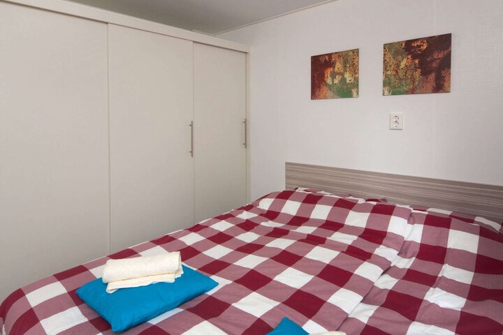 Room 4 of 37