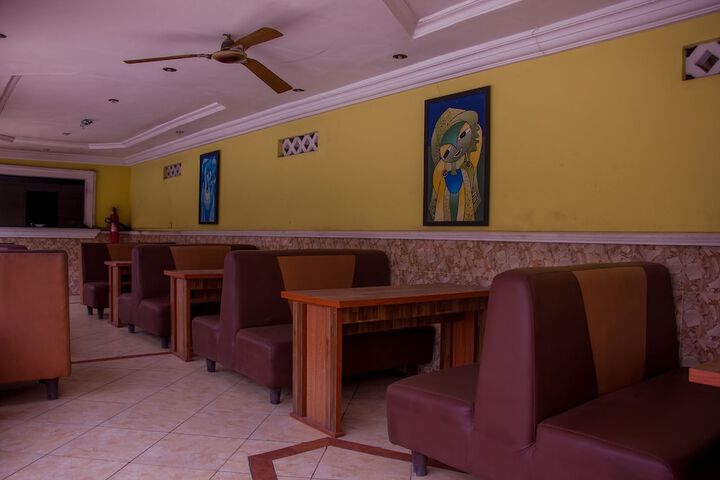 Dining 55 of 69