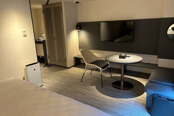Room 11 of 28