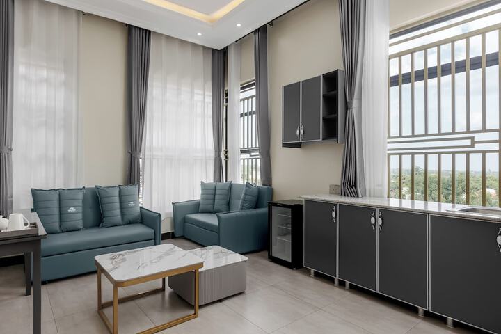 Room 6 of 9