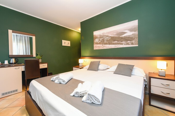 Room 26 of 104