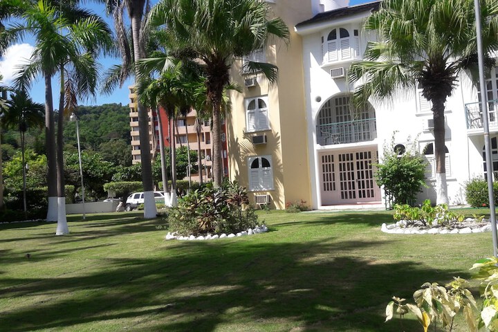 Hotel Exterior 34 of 37