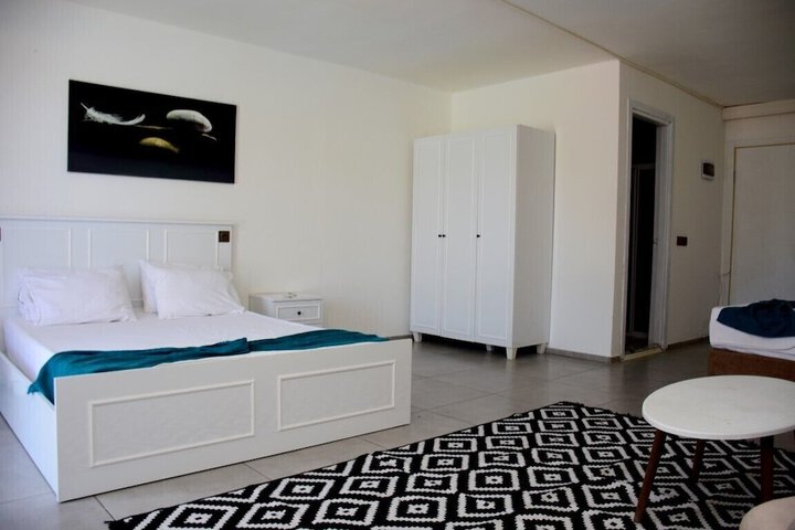Room 13 of 68