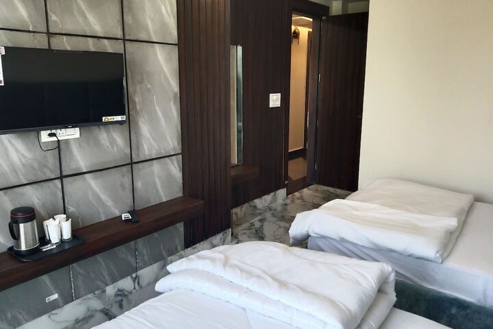 Room 10 of 18