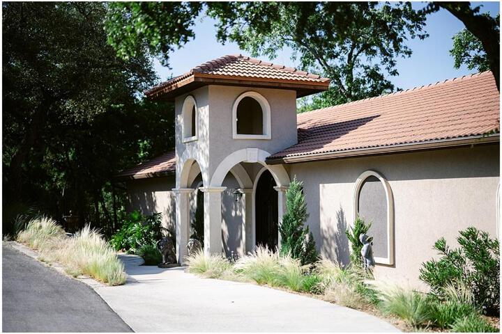 Exterior of Messina Inn