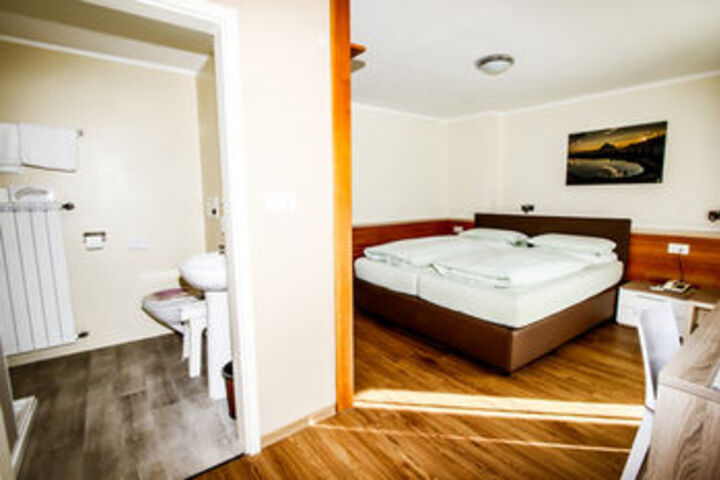 Room 42 of 69