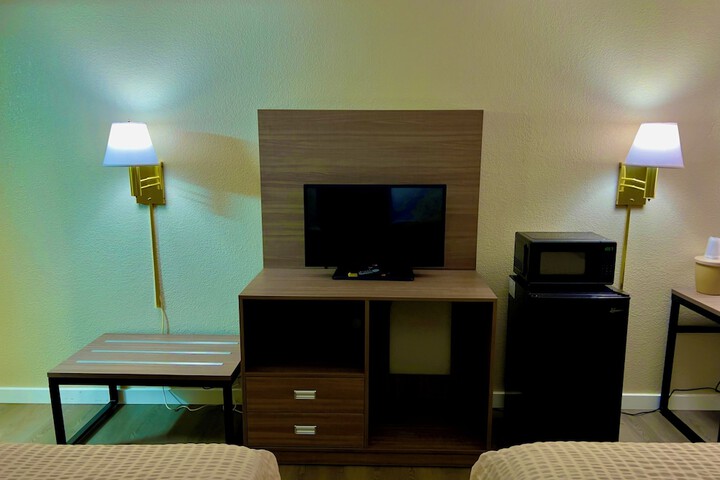 1 King Bed (14 of 19)