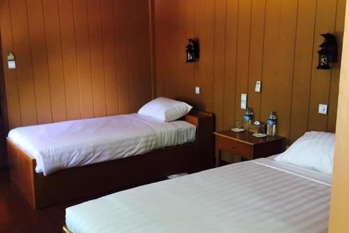 Room 6 of 16
