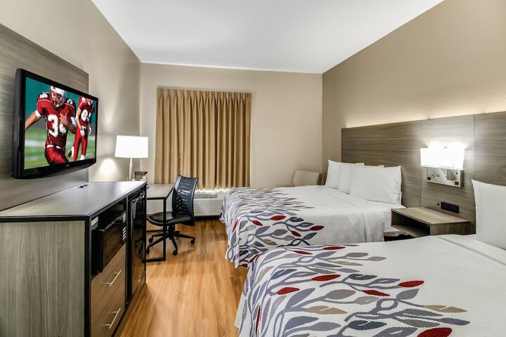Deluxe 2 Queen Beds (3 of 7)