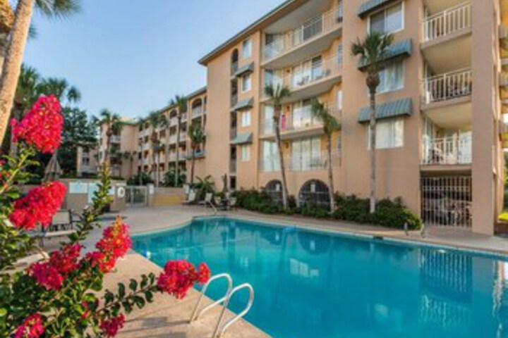 Exterior of North Breakers #405 by Hodnett Cooper
