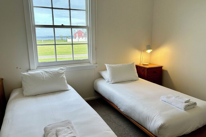 Room 33 of 179