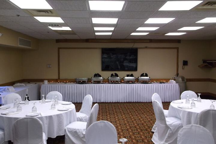 Ballroom/Hall 21 of 23