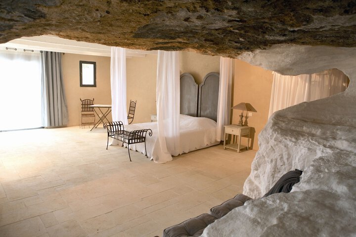Room 2 of 71