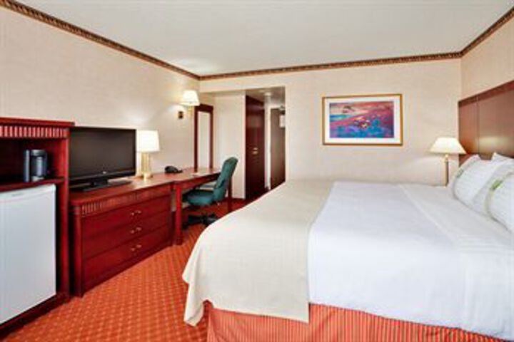 Room 6 of 14