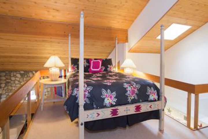 Room 7 of 12