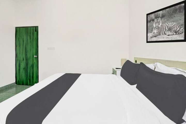 Room 4 of 11