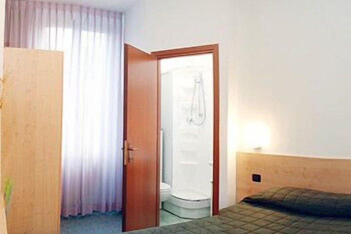 Room 3 of 13