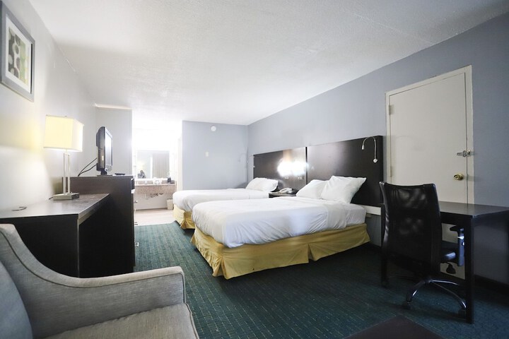 Room 6 of 11