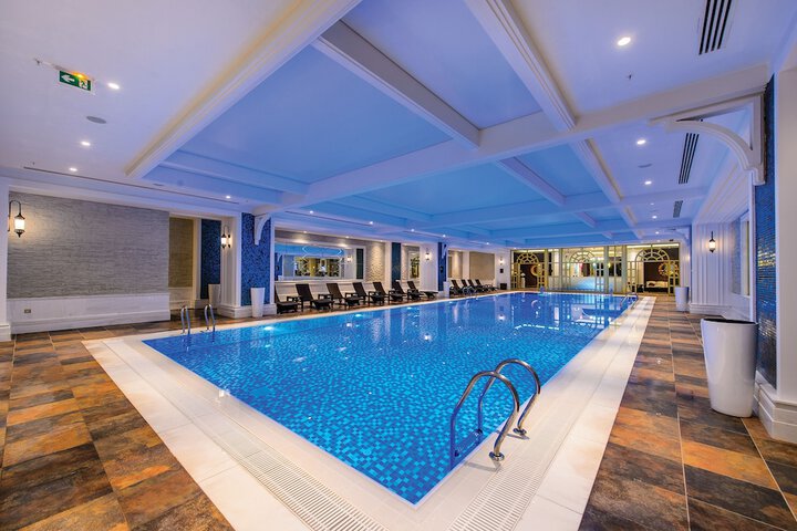 Hotel Pool