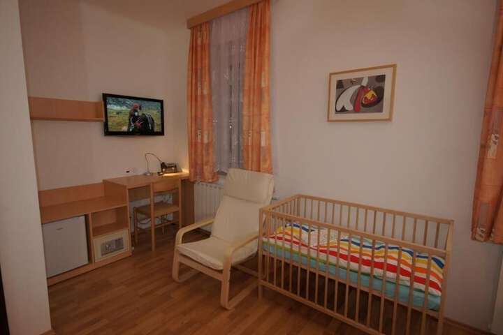 Room 17 of 38
