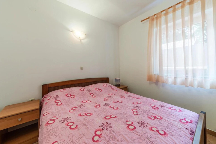 Room 5 of 11