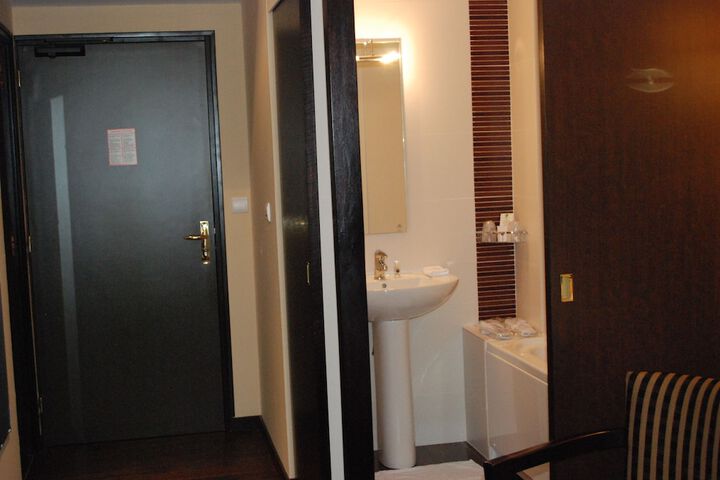 Room 12 of 67