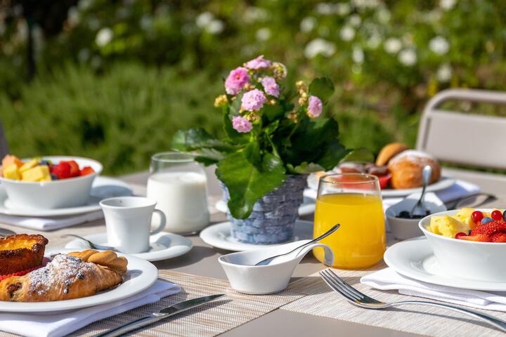 Breakfast/Coffee Service 36 of 45